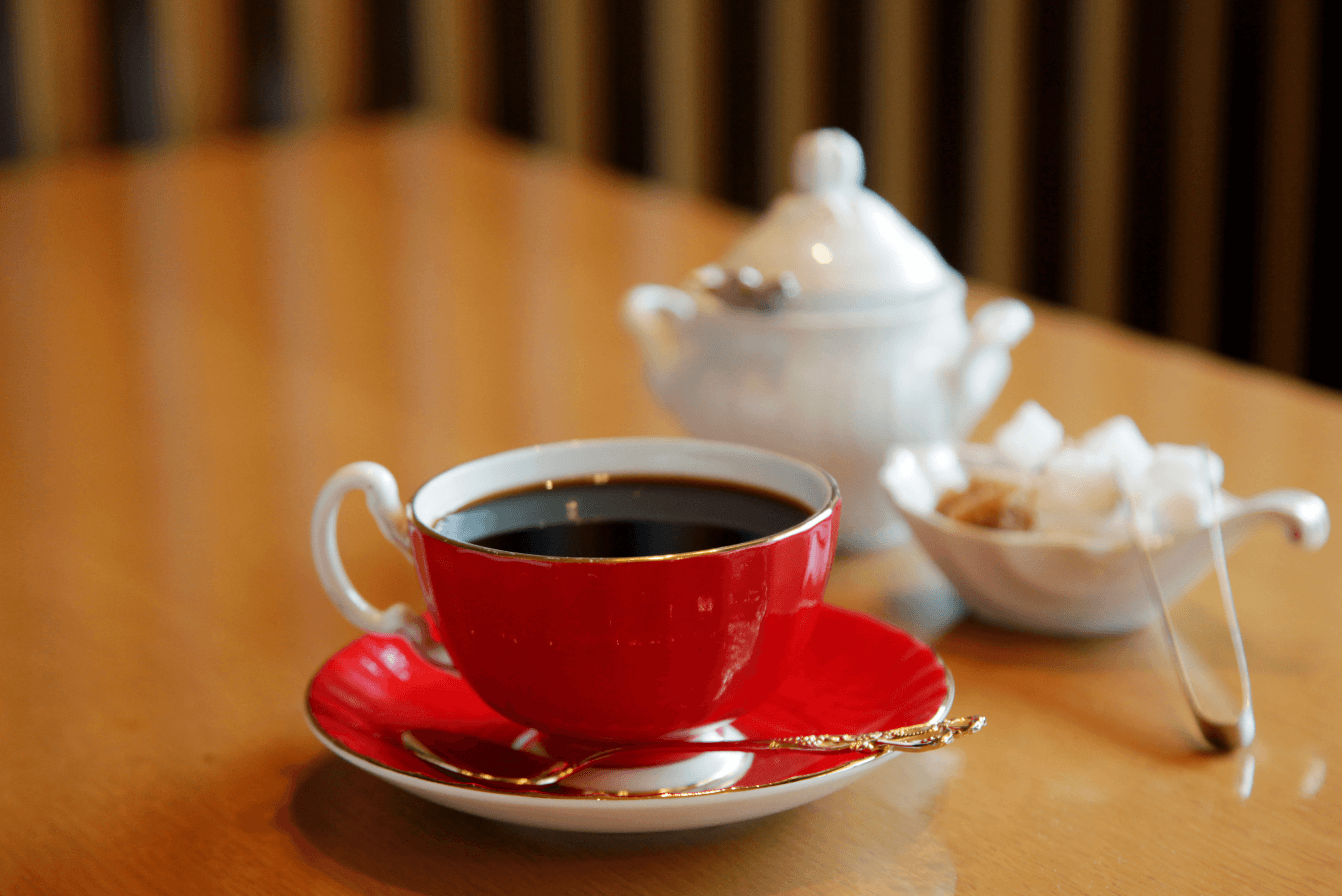 銀座で23年、変わらない一杯。『炭火焙煎珈琲.凛 並木通り本店』が2フロアの新店舗でリニューアルオープン